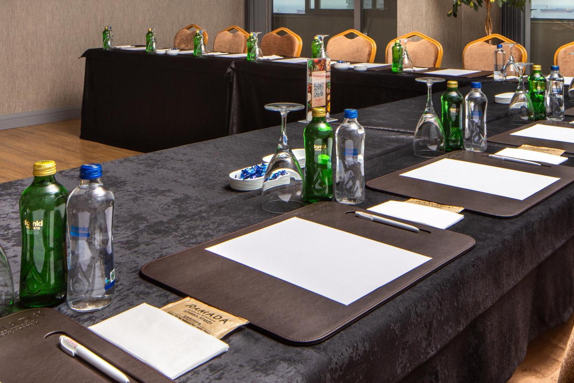 Готель Ramada Plaza By Wyndham Istanbul Atakoy Екстер'єр фото