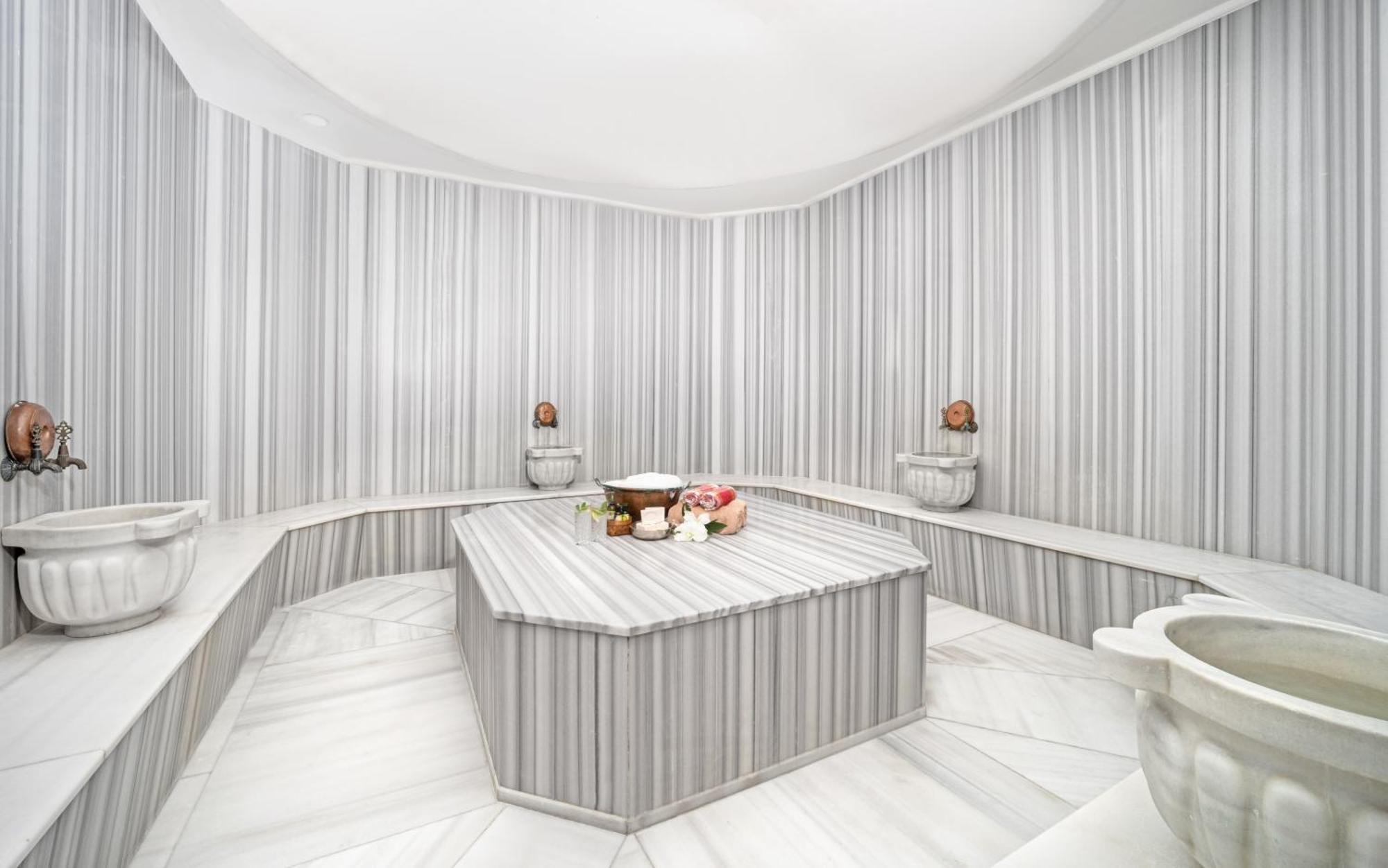 Готель Ramada Plaza By Wyndham Istanbul Atakoy Екстер'єр фото