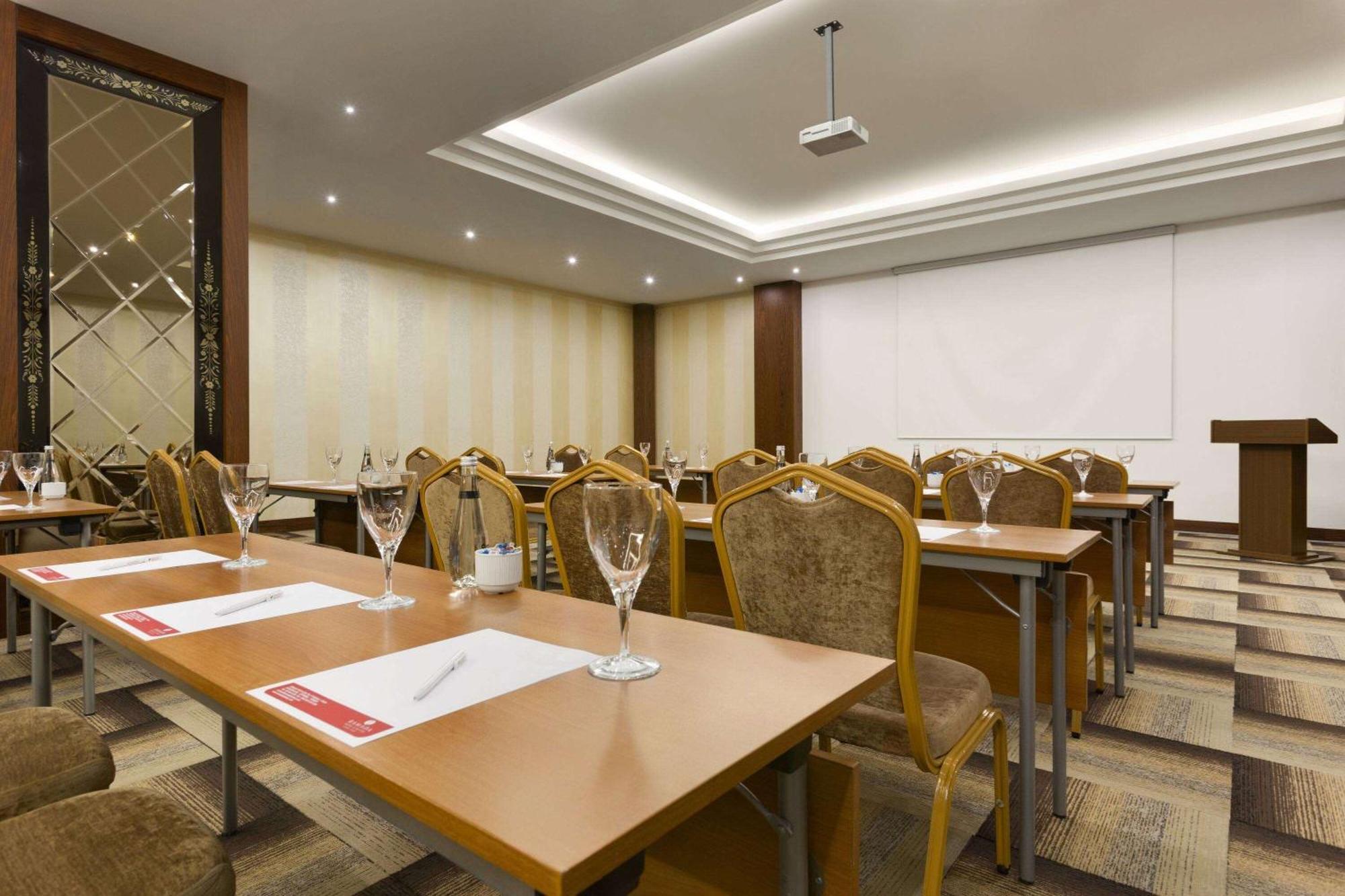 Готель Ramada Plaza By Wyndham Istanbul Atakoy Екстер'єр фото